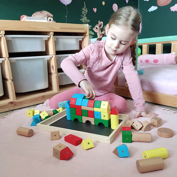 Drewniane klocki magnetyczne WABI zestaw edukacyjny 120 elementów z tacką 3+