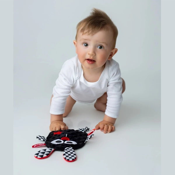 Szeleszczący szeleścik z gwiazdką czarny 0+ Mom's Care