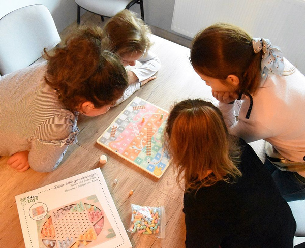 Two-sided puzzle game - Halama and Snakes and Ladders