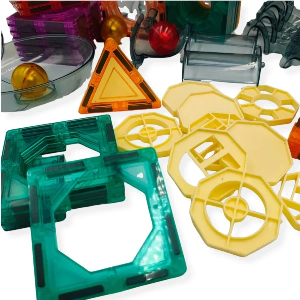 Kulodrom magnetyczny klocki tęczowe 95 el. – Magnetic Tiles3+