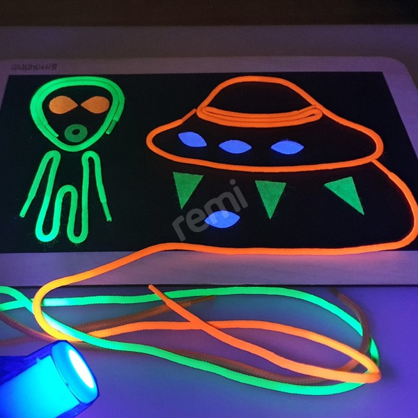 Tabliczka Spaghetti Fluo z latarką LED – Korbo 5+ kreatywna